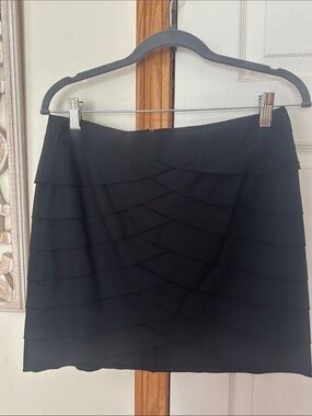 BCBG MAXAZRIA Women’s Classic Black Layered Mini Skirt. Size 4 .